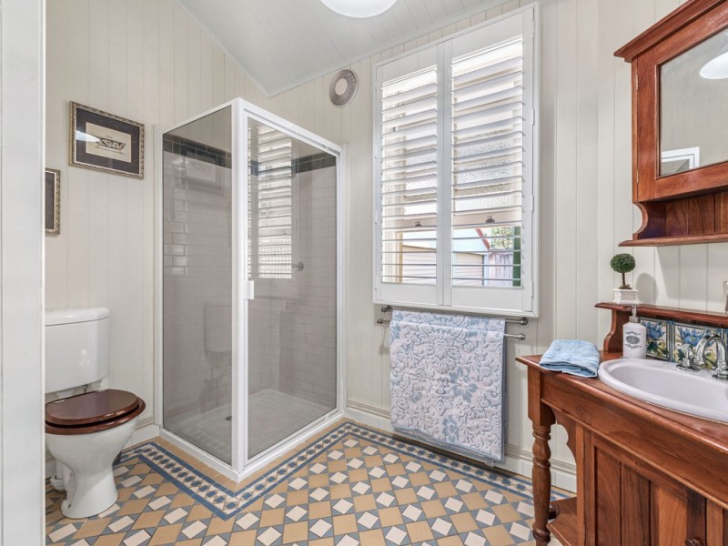 36 Kinnaird Street, Ashgrove QLD 4060