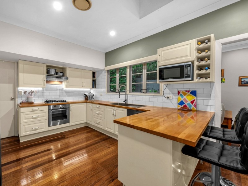 10 Grand Parade, Ashgrove QLD 4060