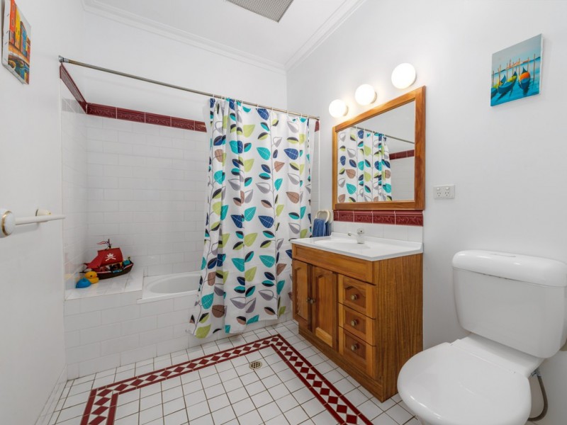10 Grand Parade, Ashgrove QLD 4060