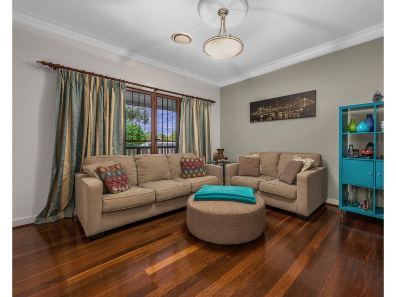 10 Grand Parade, Ashgrove QLD 4060