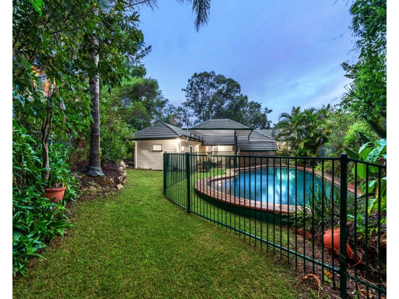 10 Grand Parade, Ashgrove QLD 4060