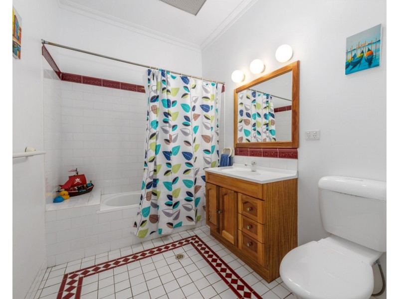 10 Grand Parade, Ashgrove QLD 4060