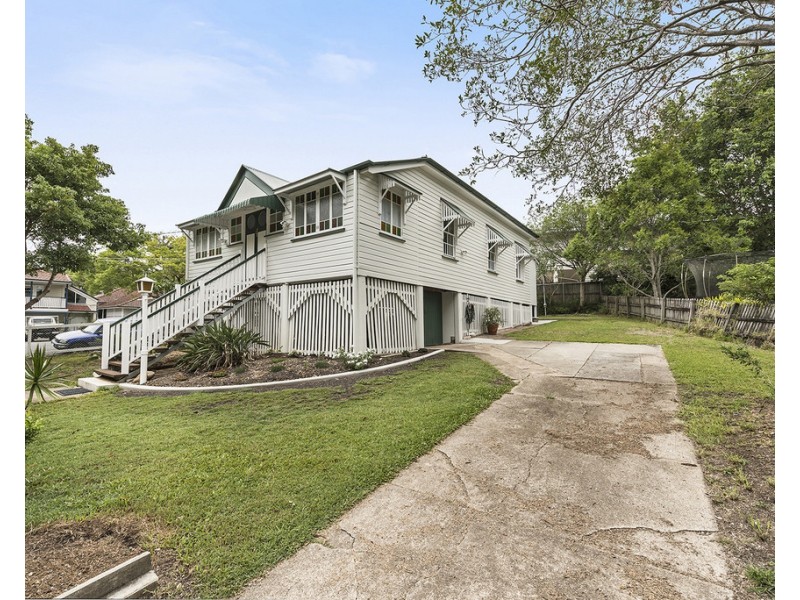 2 Moulton Street, Ashgrove QLD 4060