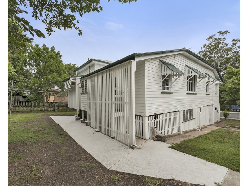 2 Moulton Street, Ashgrove QLD 4060