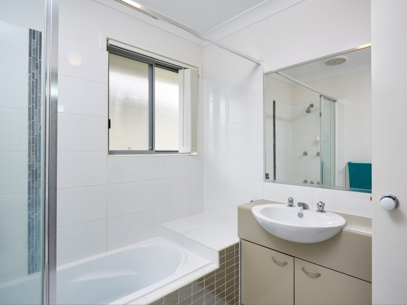 9/131 McAuley Parade, Pacific Pines QLD 4211