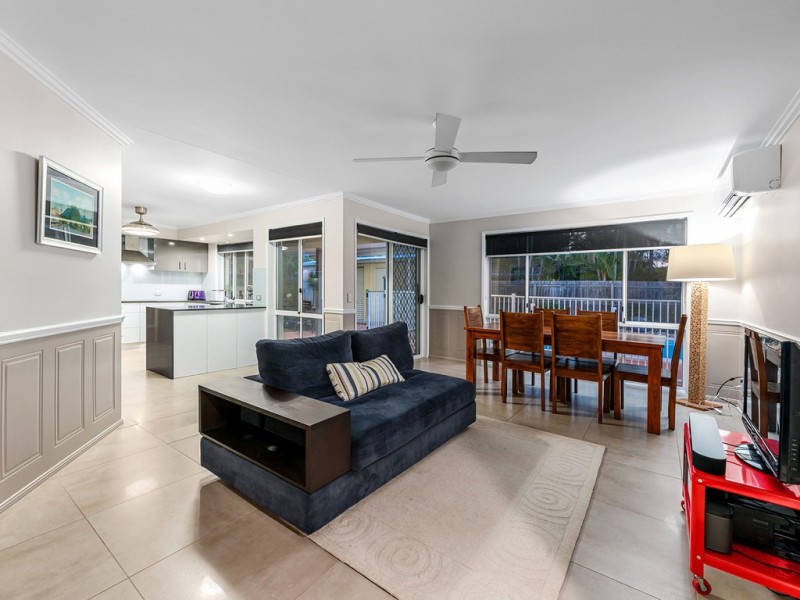 5 Regency Place, Carindale QLD 4152