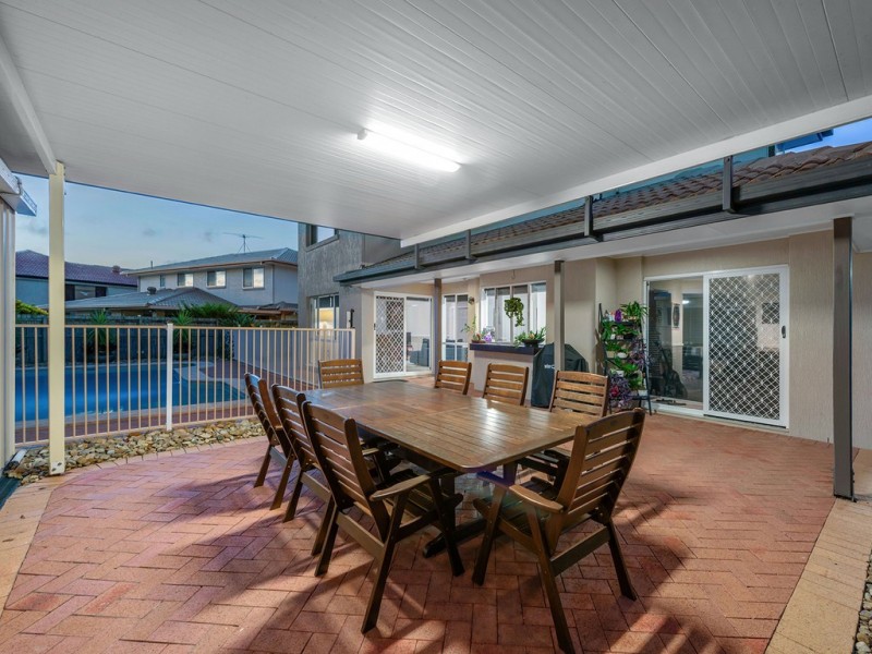 5 Regency Place, Carindale QLD 4152