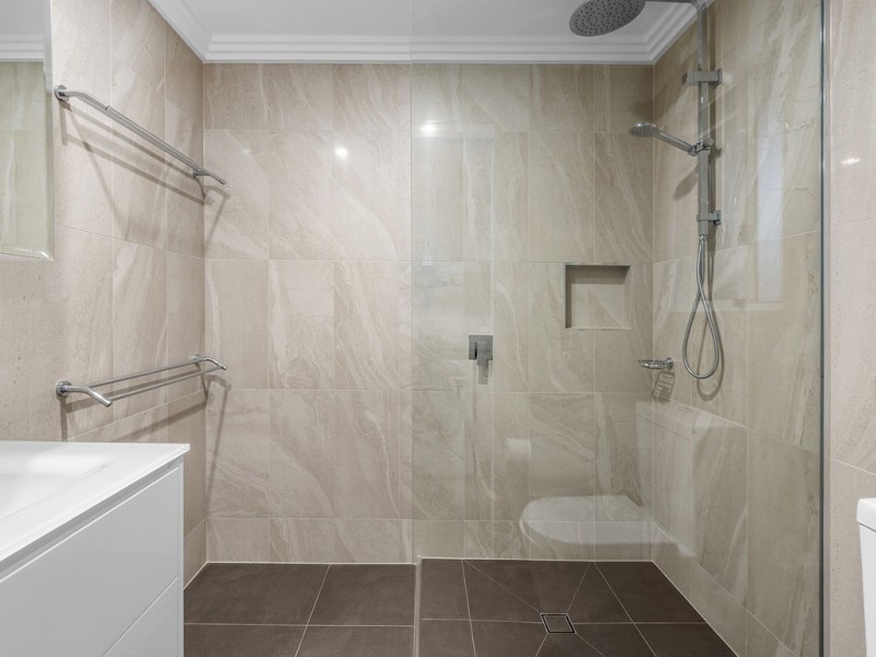 5 Regency Place, Carindale QLD 4152