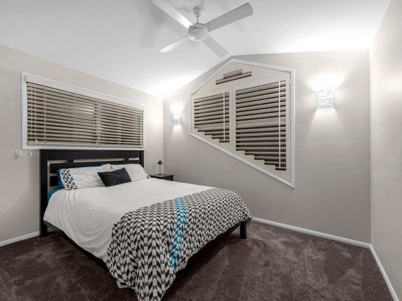 5 Regency Place, Carindale QLD 4152