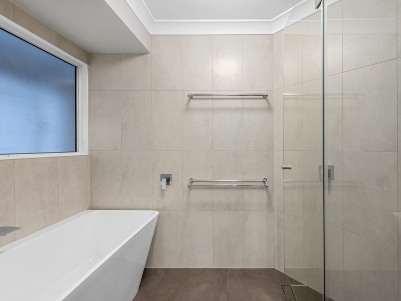 5 Regency Place, Carindale QLD 4152