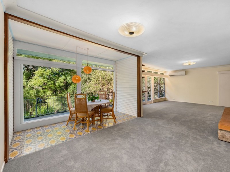 21 Deerhurst Road, Brookfield QLD 4069