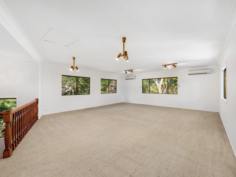 21 Deerhurst Road, Brookfield QLD 4069