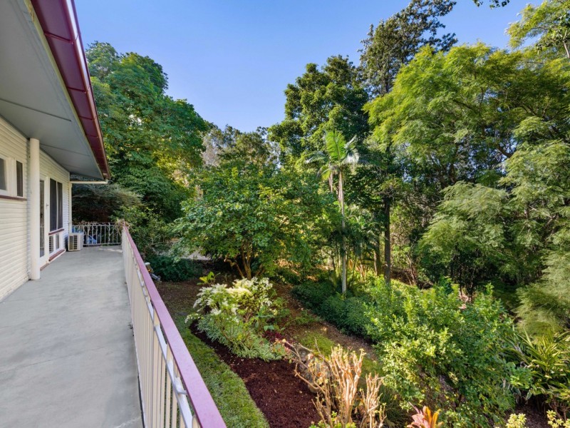 21 Deerhurst Road, Brookfield QLD 4069