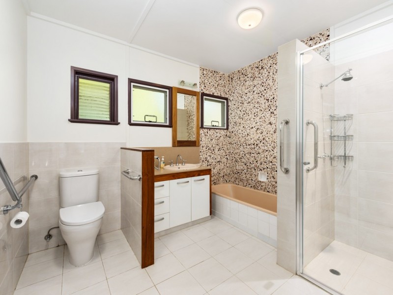 21 Deerhurst Road, Brookfield QLD 4069