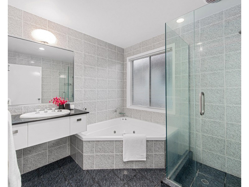 47 Stuartholme Road, Bardon QLD 4065