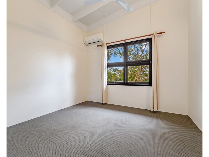 12 Grand Parade, Ashgrove QLD 4060