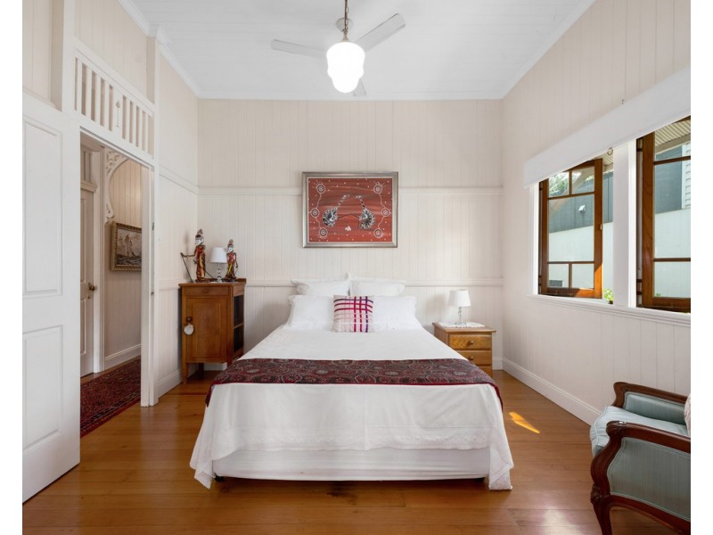 37 Dorrington Drive, Ashgrove QLD 4060