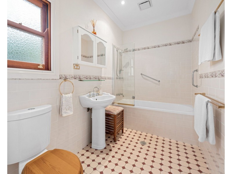 17 Elimatta Drive, Ashgrove QLD 4060