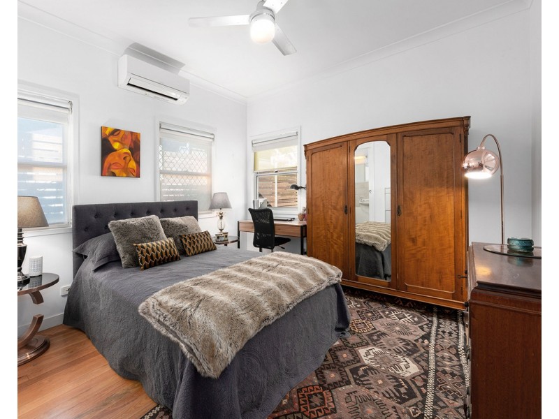 34 Barnett Road, Bardon QLD 4065