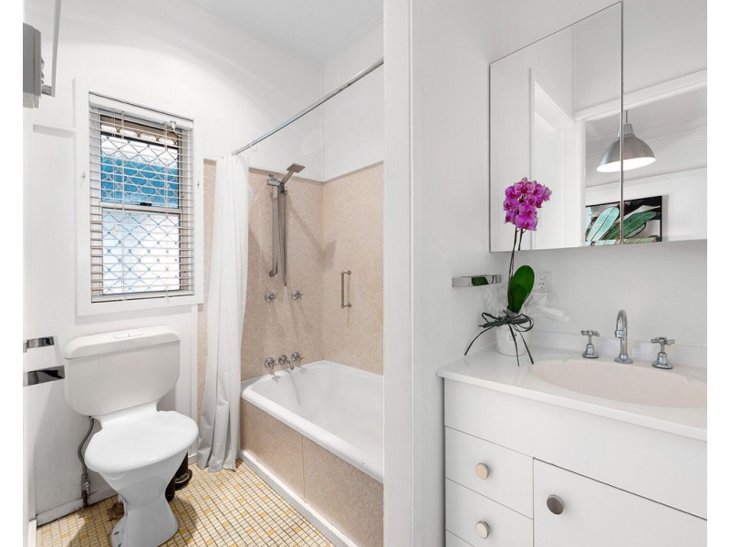 34 Barnett Road, Bardon QLD 4065