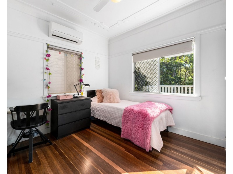 34 Barnett Road, Bardon QLD 4065