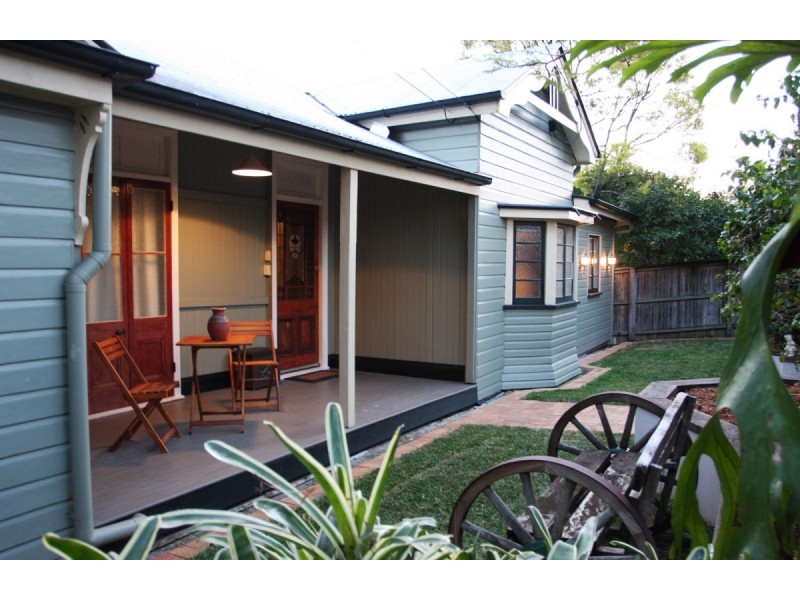 2 The Drive, Bardon QLD 4065