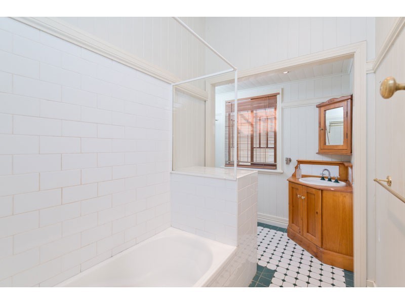 9 Bridge Street, Ashgrove QLD 4060