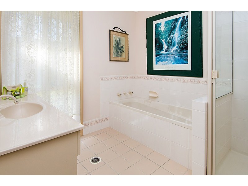 1 Greenwood Crescent, Samford Valley QLD 4520