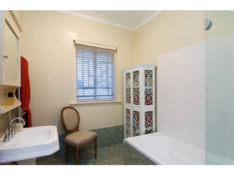 8 Felicia Street, Ashgrove QLD 4060