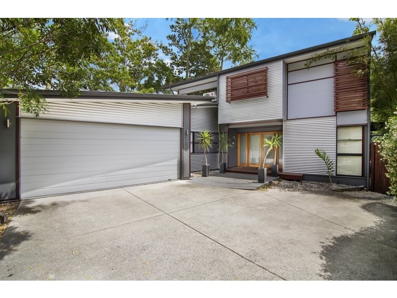 10 Hartfield Drive, Bardon QLD 4065