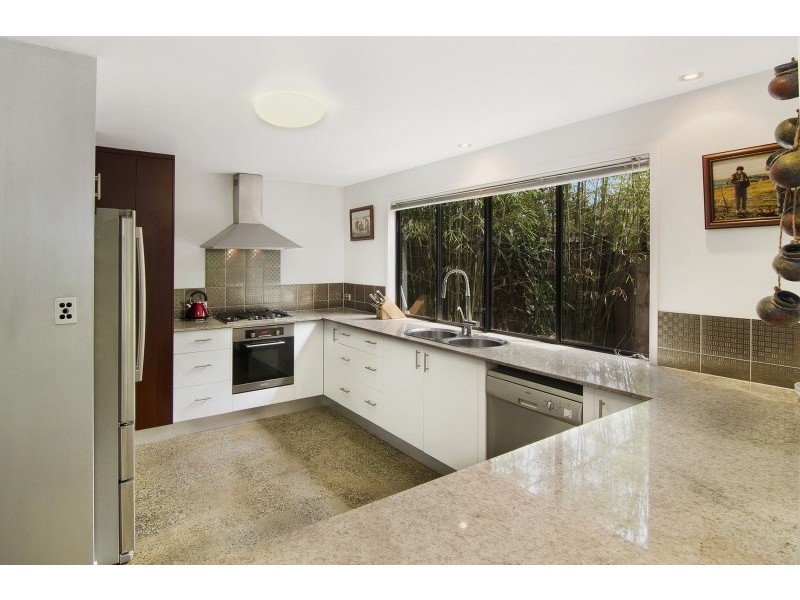 10 Hartfield Drive, Bardon QLD 4065