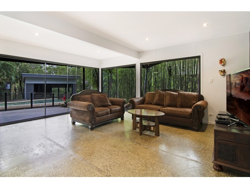 10 Hartfield Drive, Bardon QLD 4065