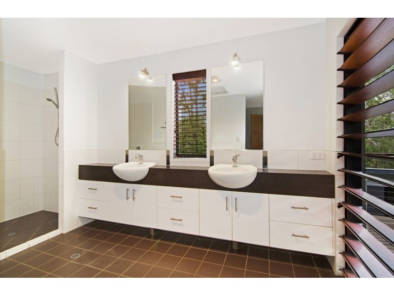10 Hartfield Drive, Bardon QLD 4065