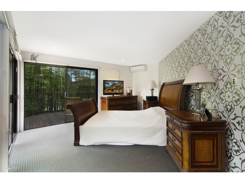 10 Hartfield Drive, Bardon QLD 4065