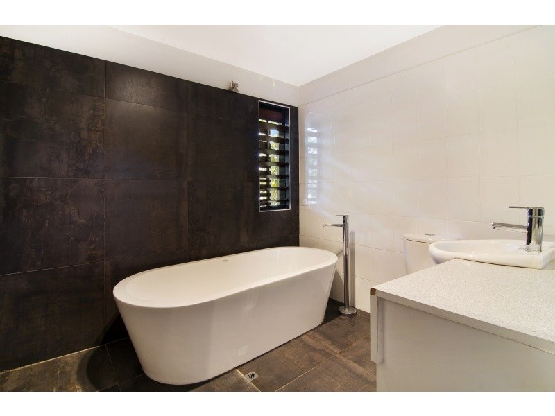 10 Hartfield Drive, Bardon QLD 4065