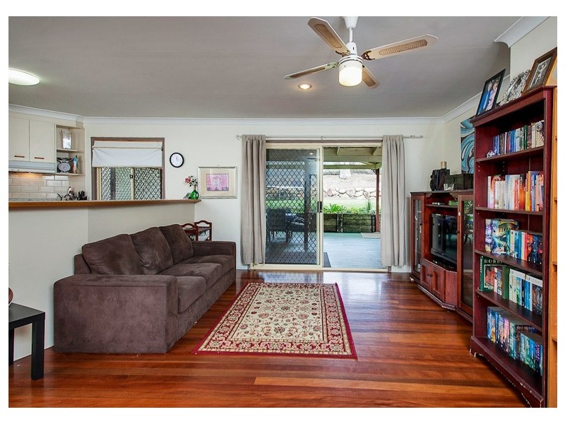 8 Janet Place, Arana Hills QLD 4054