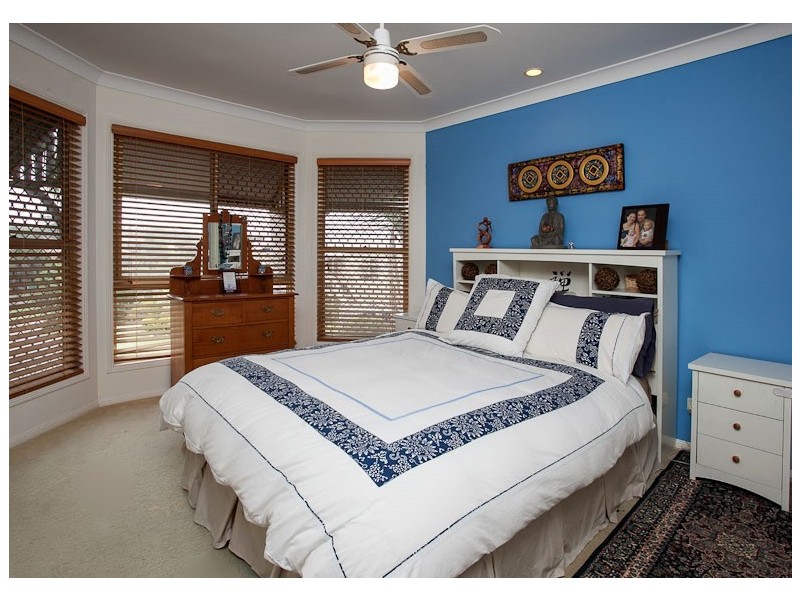 8 Janet Place, Arana Hills QLD 4054