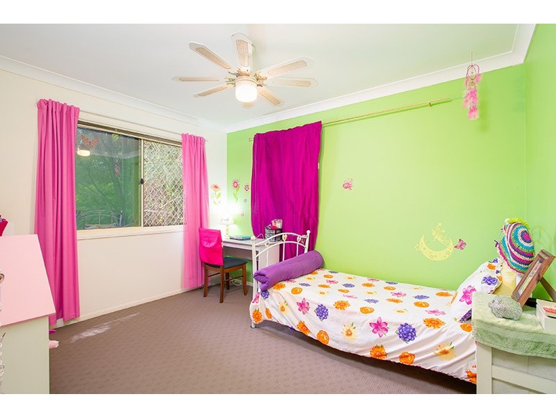 8 Janet Place, Arana Hills QLD 4054