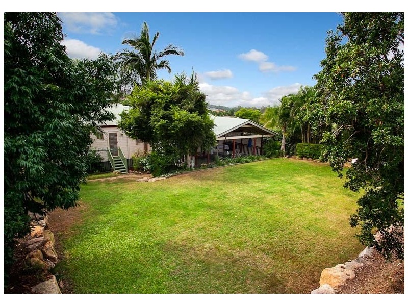 8 Janet Place, Arana Hills QLD 4054