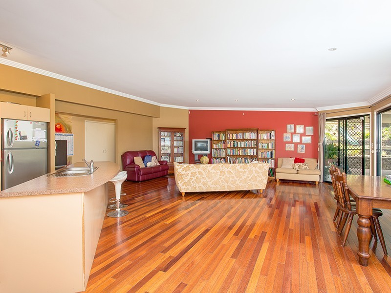 9 Quandong Crescent, Arana Hills QLD 4054