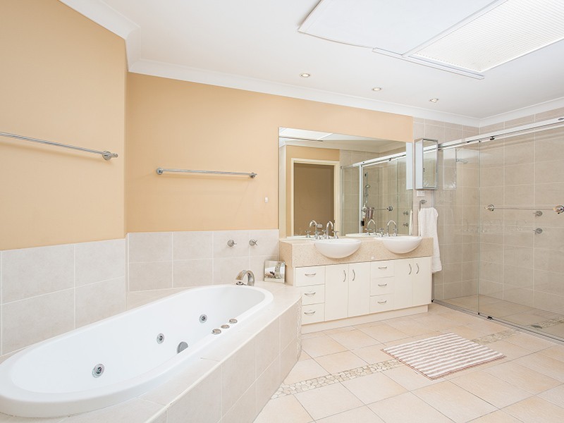 9 Quandong Crescent, Arana Hills QLD 4054