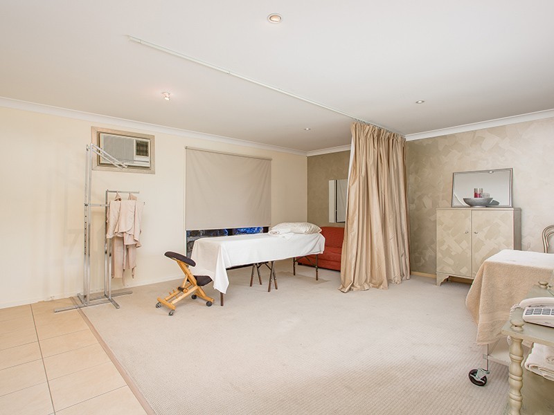 9 Quandong Crescent, Arana Hills QLD 4054