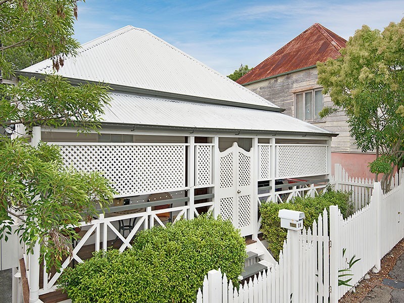 18 Hipwood Street, Spring Hill QLD 4000