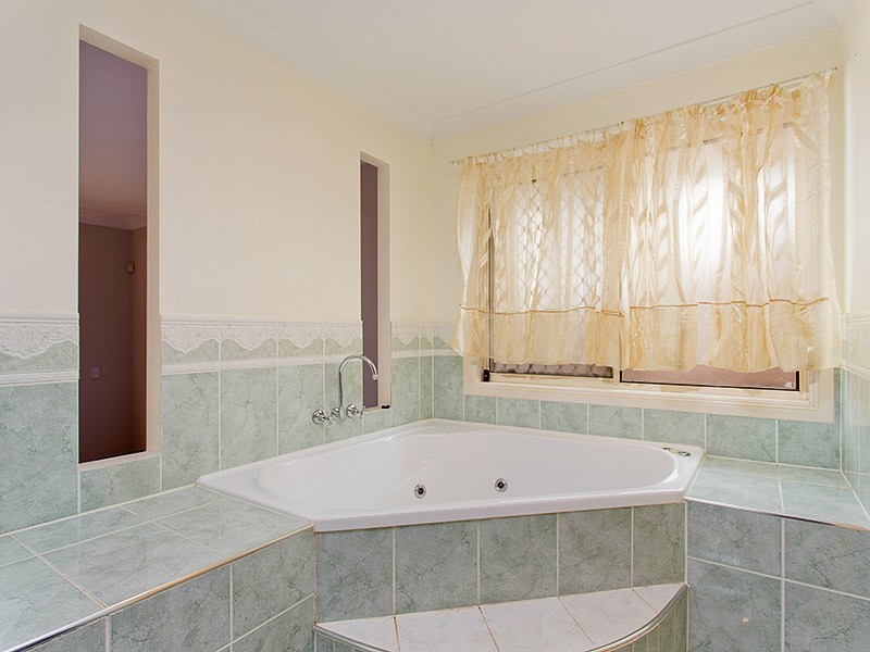 14 Jillinda Place, The Gap QLD 4061