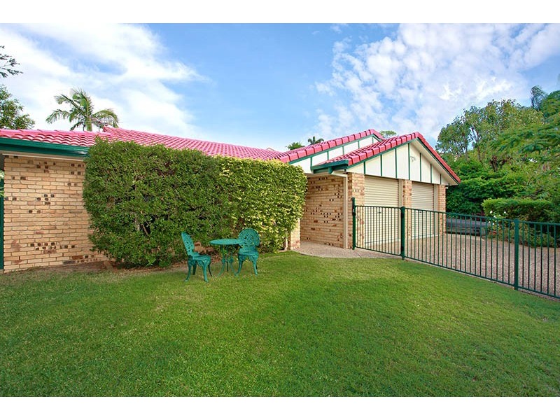 6 Sandalwood Street, Sinnamon Park QLD 4073