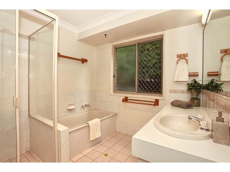 6 Sandalwood Street, Sinnamon Park QLD 4073