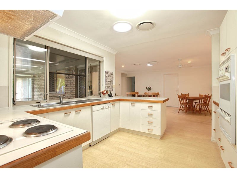 6 Sandalwood Street, Sinnamon Park QLD 4073