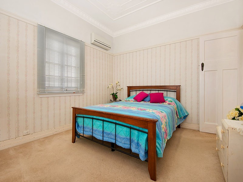 11 Dovedale Crescent, Ashgrove QLD 4060