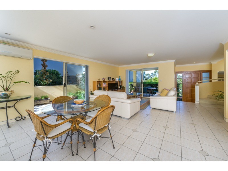 1/27 Tipuana Place, Bardon QLD 4065