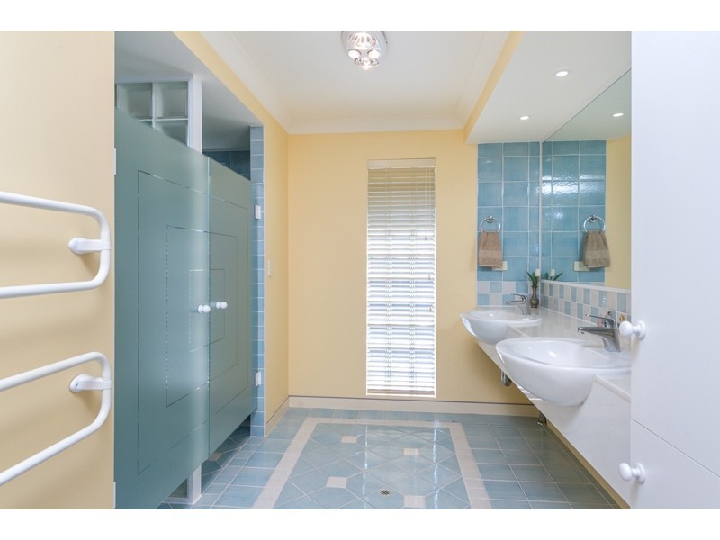 1/27 Tipuana Place, Bardon QLD 4065